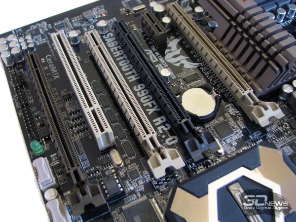  ASUS Sabertooth 990FX слоты 
