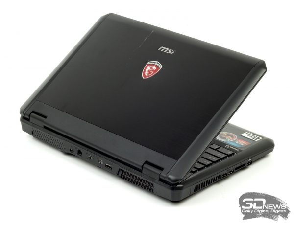  MSI GT60 2PC Dominator: opened lid 