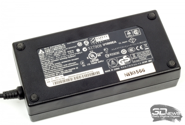  MSI GT60 2PC Dominator: 180 W power adaptor 