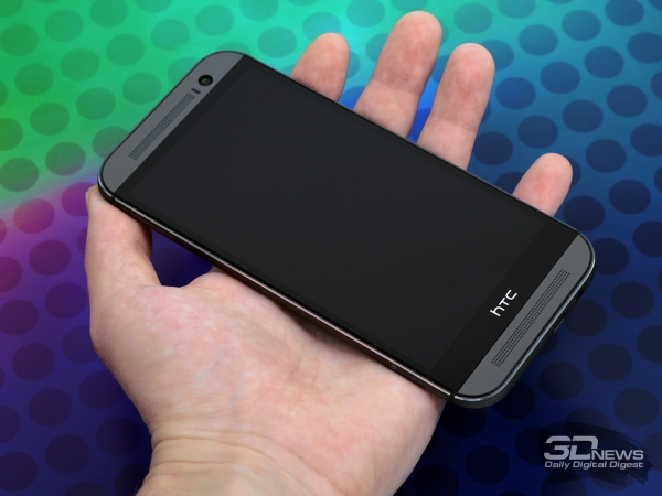  HTC One M8 in hand< 