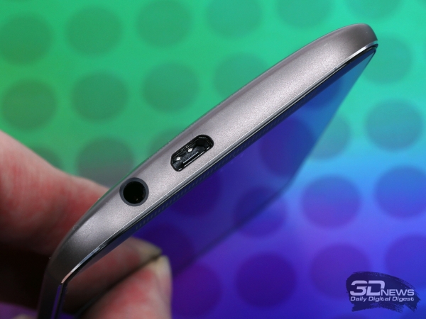  HTC One M8: micro-USB 2.0 