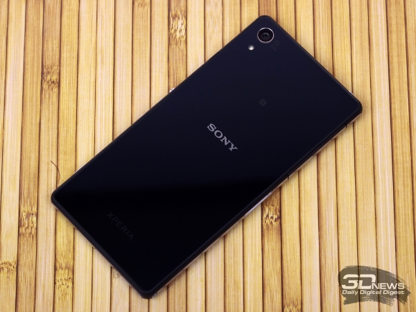  Sony Xperia Z2: back view 
