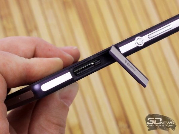  Sony Xperia Z2: microSD slot 