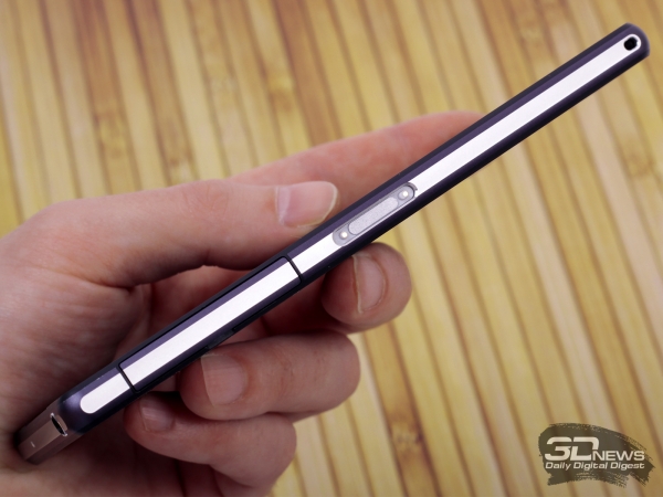  Sony Xperia Z2: left side 