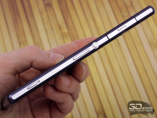  Sony Xperia Z2: right side 