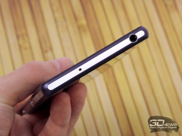  Sony Xperia Z2: top side 