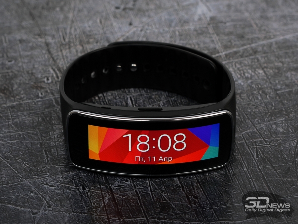  Samsung Galaxy Gear Fit: compact design 