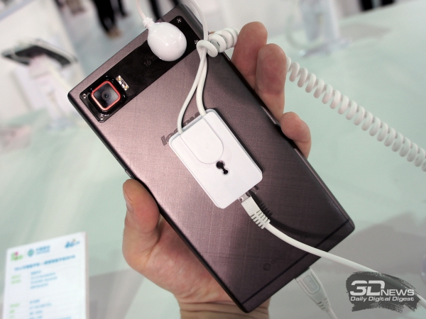 Lenovo Vibe Z2 Pro (K920): metal body 