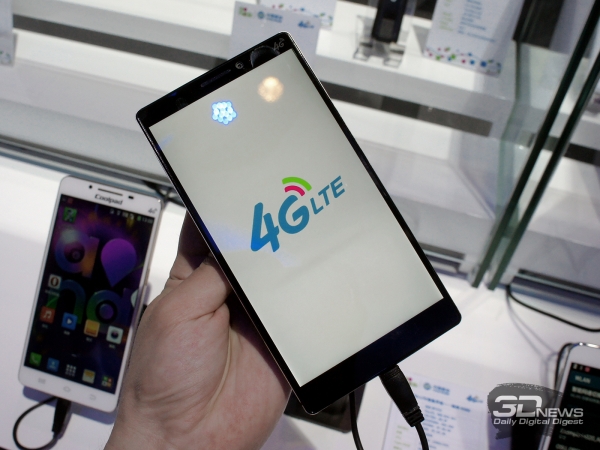 Lenovo Vibe Z2 Pro (K920): very thin borders 