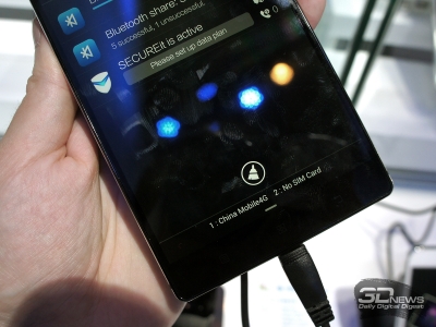  Lenovo Vibe Z2 Pro (K920): Dual SIM tray 