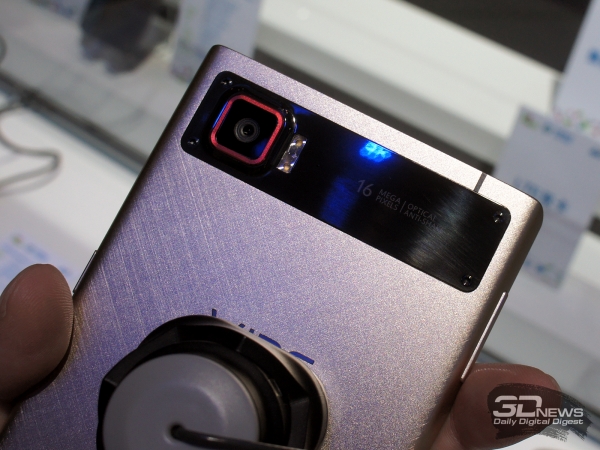  Lenovo Vibe Z2 Pro (K920): 16 MP camera with OIS 