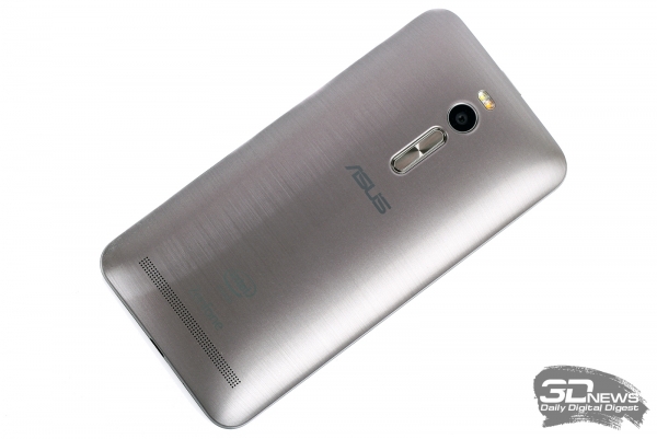  ASUS Zenfone 2 – задняя панель 