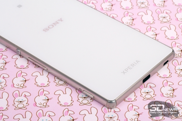  Sony Xperia Z3+ – нижний торец 