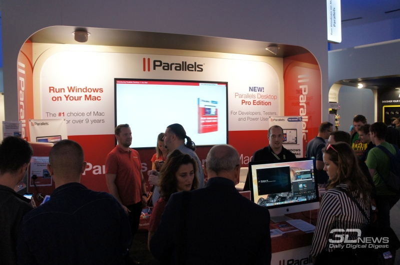  Стенд Parallels разместился в укромном месте, однако посетителей на нём было не так уж мало 