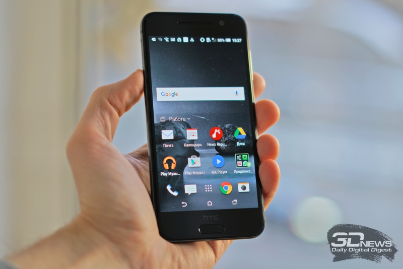  HTC One A9 в руке 