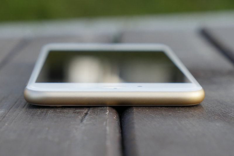  Apple iPhone 6s Plus, верхний торец 